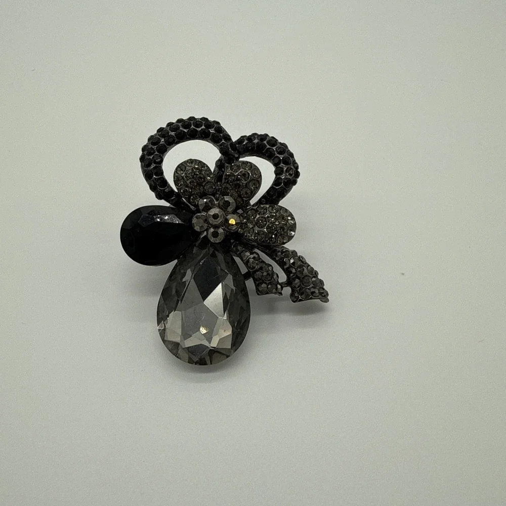 Vintage Cocktail Ring Oversized Floral Rhinestones Gunmetal Tone‎ Stretchy Band